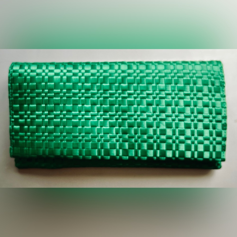Woven Satin Envelope Clutch in Kelly Green. NWT